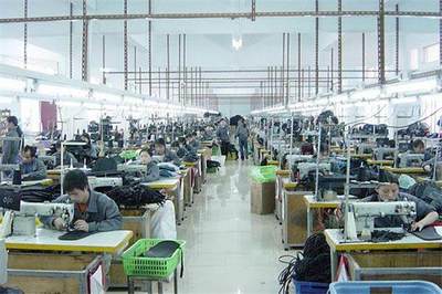 實(shí)業(yè)不死,打工仔回鄉(xiāng)開廠雇用大媽,箱包加工年銷售1500萬