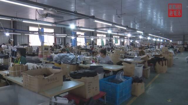 邵揚箱包成立于2019年,主要從事高檔箱包代加工生產,月產值